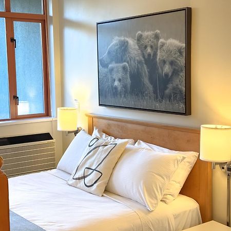 Alpenglow Lodge By Mva Whistler Bagian luar foto