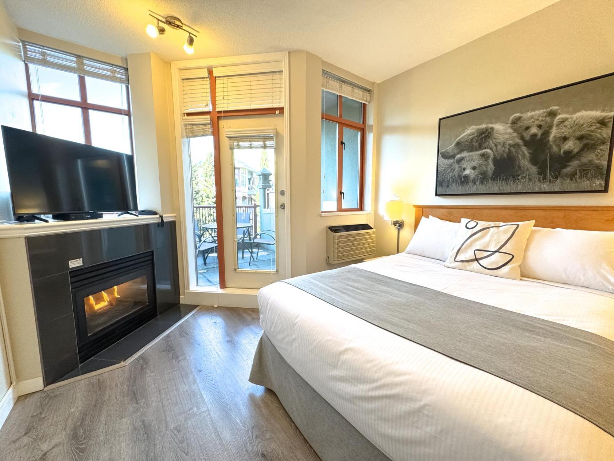 Alpenglow Lodge By Mva Whistler Bagian luar foto